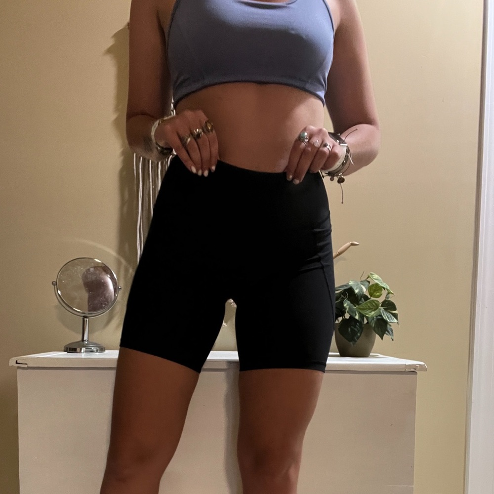 BIKER SHORTS WITH POCKETS